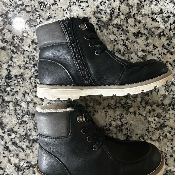 Old Navy Boots with Faux Fur trim - Picture 2 of 2